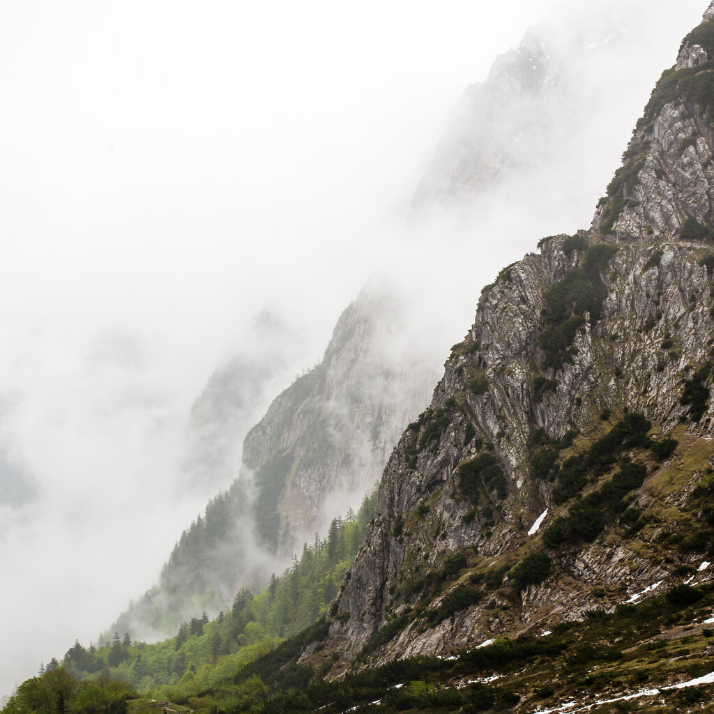 Berge und Wolken