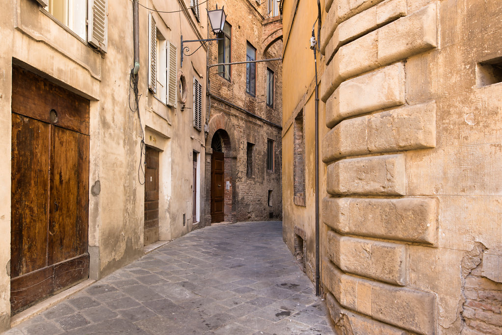 Gasse, Siena, Toskana, 2018